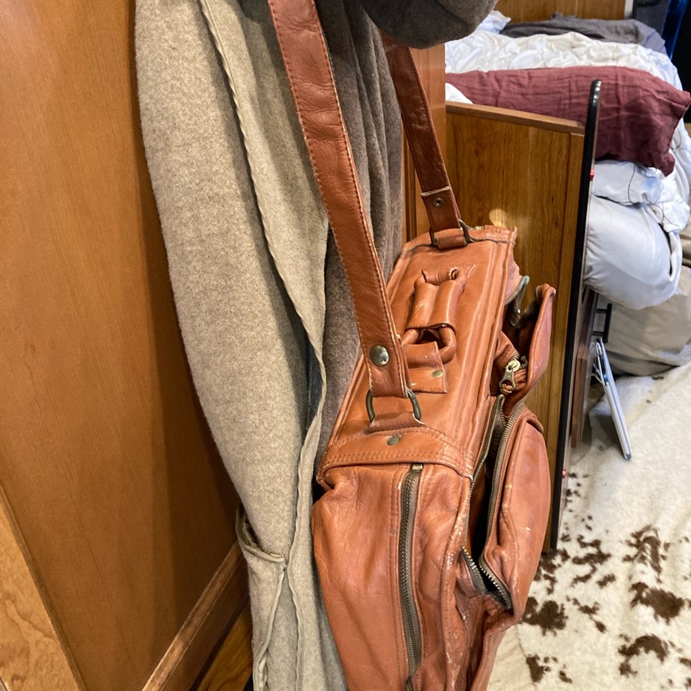 Vintage Brown Genuine Leather Bag Made In Columbia zippers pockets Men's Bag - Picture 12 of 15